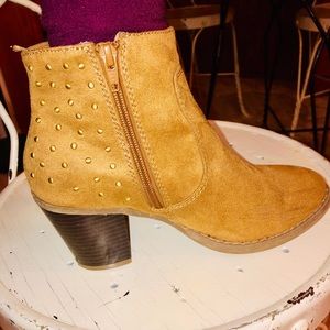 Sale! 🎉 Tan vegan suede Old Navy stud booties 8